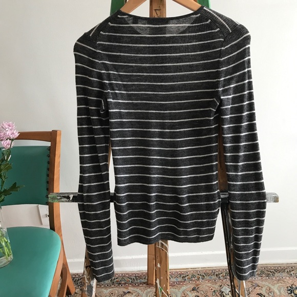 Light and soft Vince wool shirt. All seasons! - Picture 2 of 4